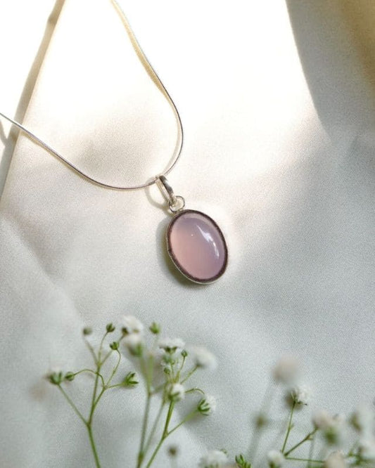 Rose quartz pendant in silver