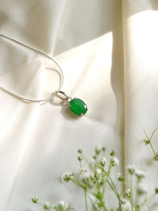 Green aventurine pendant in silver