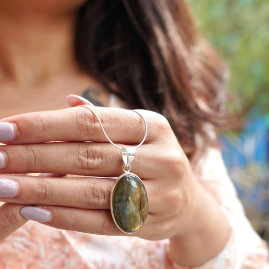 Labradorite Pendant | 925 Sterling Silver